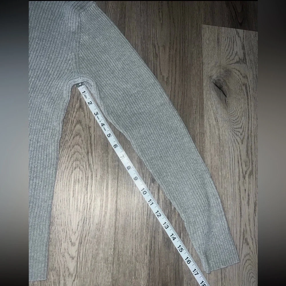 Polo by Ralph Lauren Light Gray Ribbed Turtleneck Sweater with RL Flag Logo - Picture 8 of 9